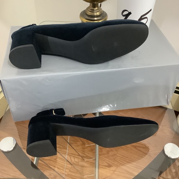 Everlane Velvet Day Heels - Picture 6 of 10